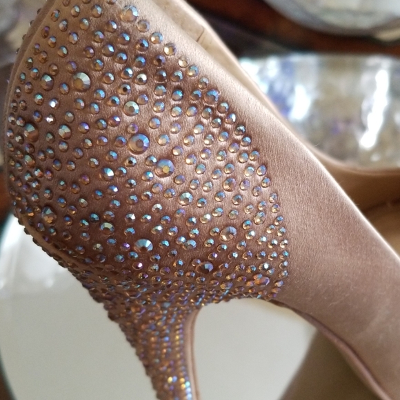 Steve Madden Gold Swarovski studded Heels - Picture 4 of 8